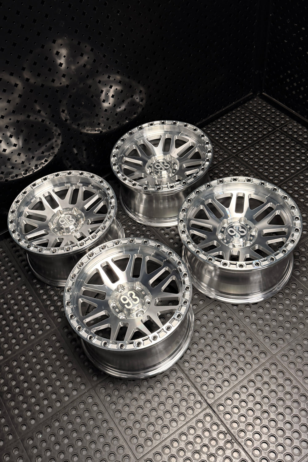 (Set of 4) FR-01R | 6061-T6 Forged | Simulated Beadlock w/ Removable Rings | Machined Clear, Machined Clear Slotted Rings, Black Lip Bolts (6x135 | 17x8.5, 0mm Offset)