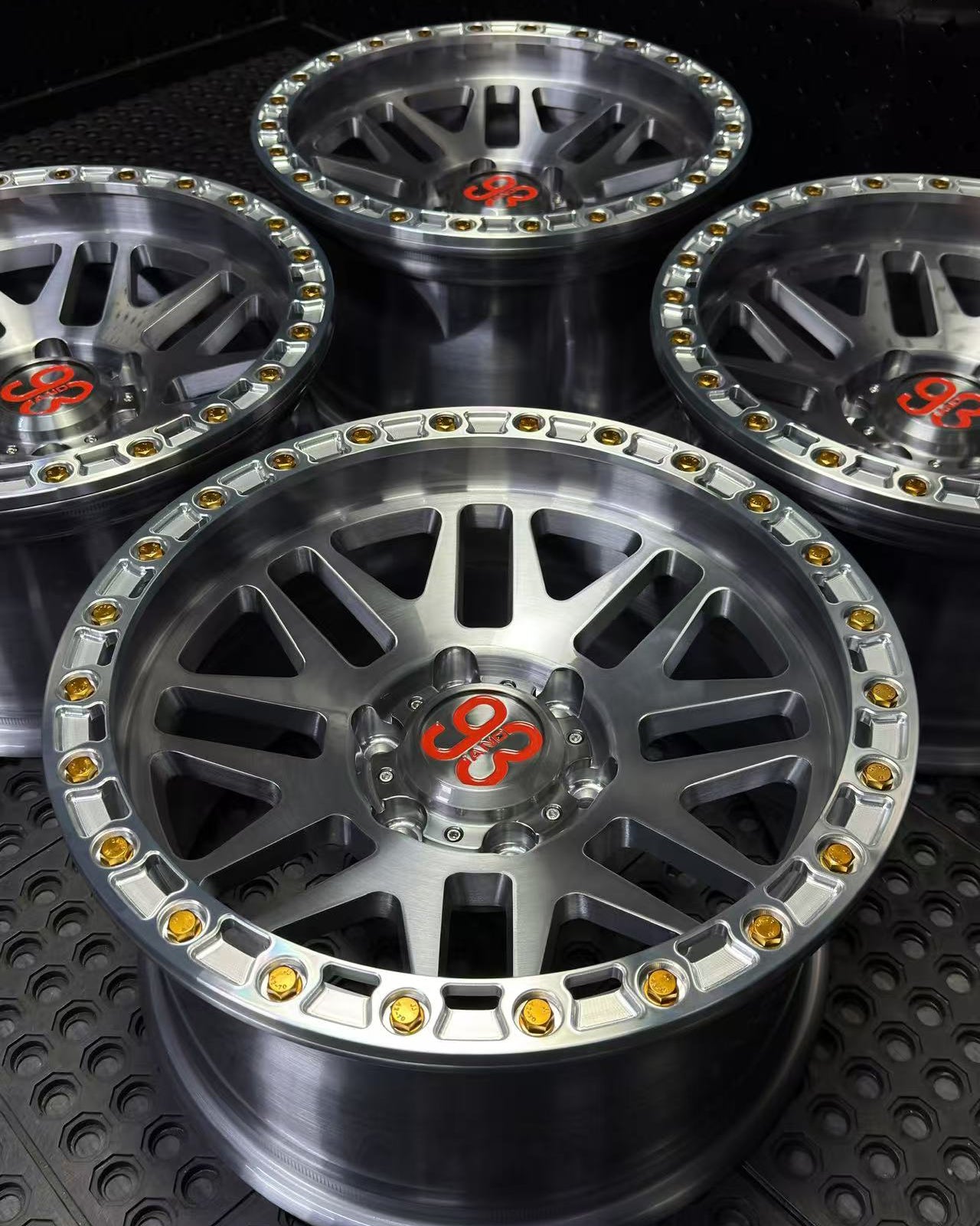 (Set of 4) FR-01R | 6061-T6 Forged | Simulated Beadlock w/ Removable Rings | Gloss Brushed Gray, Machined Clear Rings (6x135 | 17x8.5, 0mm Offset)