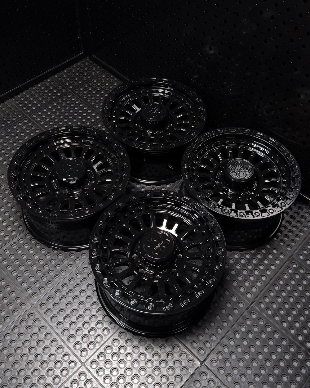 (Set of 4) FR-19 | 6061-T6 Forged | Simulated Beadlock | Gloss Black, Black Lip Bolts (8x170 | 18x9, +12mm Offset)