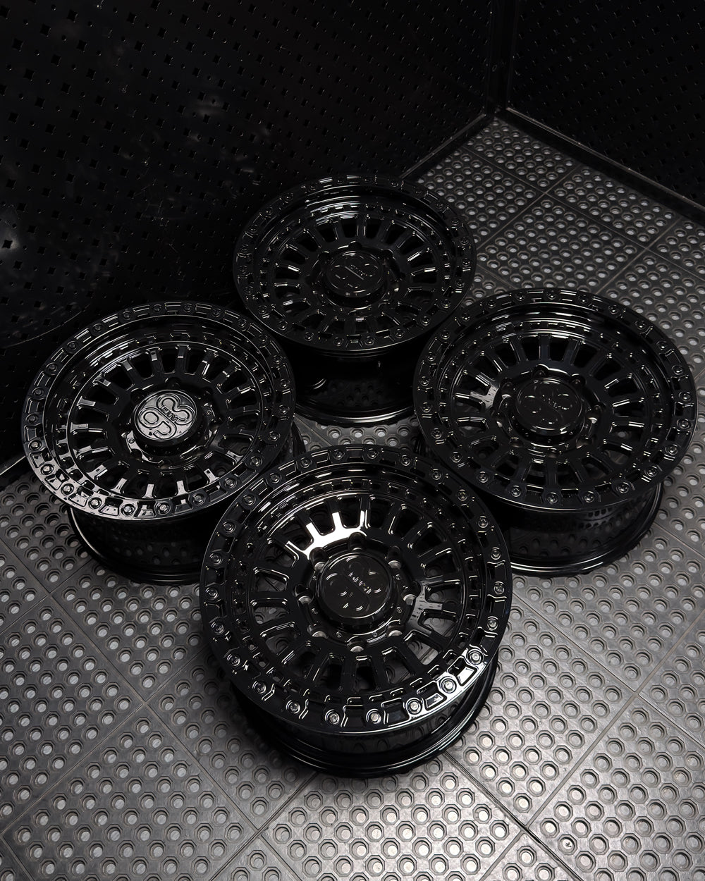 (Set of 4) FR-19 | 6061-T6 Forged | Simulated Beadlock | Gloss Black, Black Lip Bolts (8x180 | 18x9, 0mm Offset)