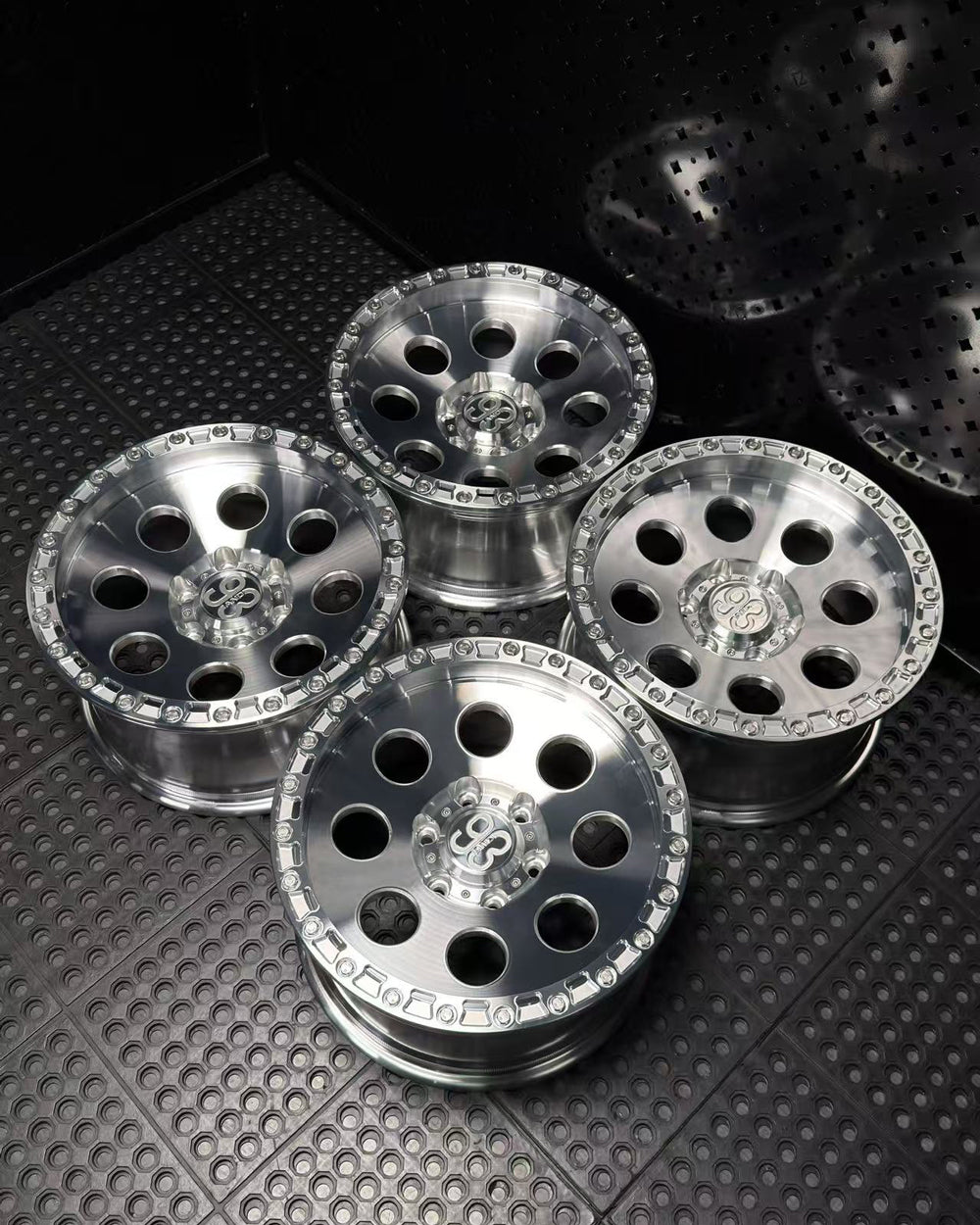 (Set of 4) RT-08R | 6061-T6 Forged | Simulated Beadlock w/ Removable Rings | Machined Clear, Machined Clear Rings (6x135 | 17x8.5, 0mm Offset)