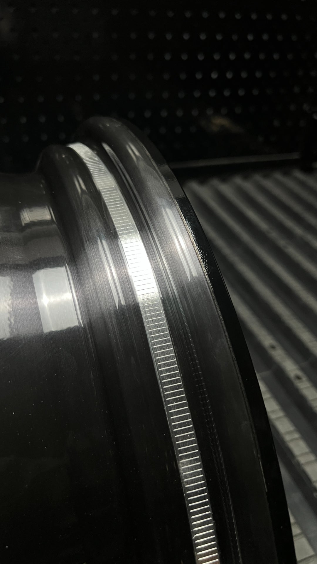 Close-up of 9AND3 knurled bead seat machining
